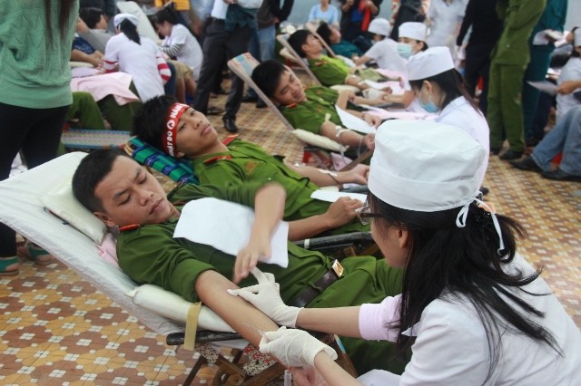 Đà Nẵng: Đội mưa đi hiến máu - ảnh 4